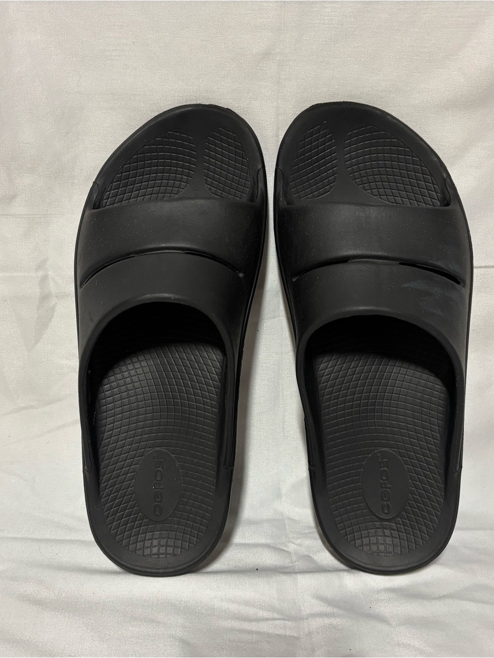 OOFOS OOahh Black Recovery Slides Men's 12
Women's 14 EU45